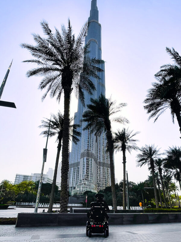 Erlebe den berühmten Burj Khalifa mit Leichtigkeit. Erfahre mehr über die barrierefreien Features und die zugänglichen Aussichtsplattformen, die den Burj Khalifa zu einem Muss für alle Reisenden machen.